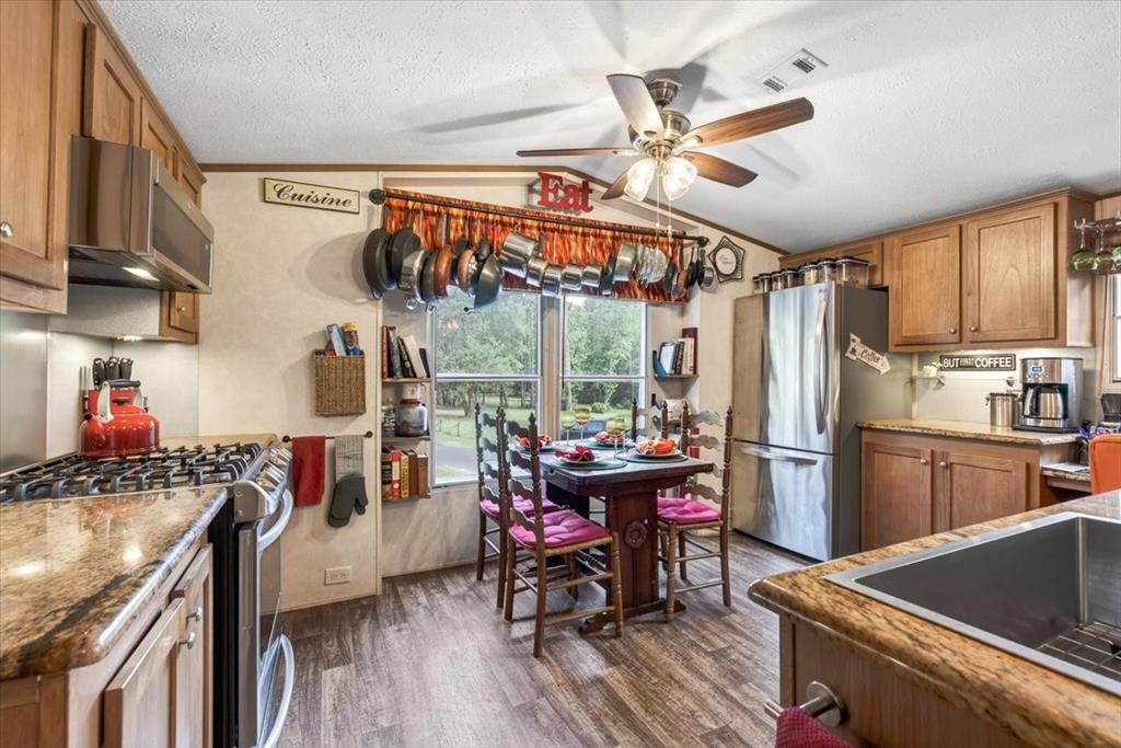 505 County Road 3420 Property Photo 5