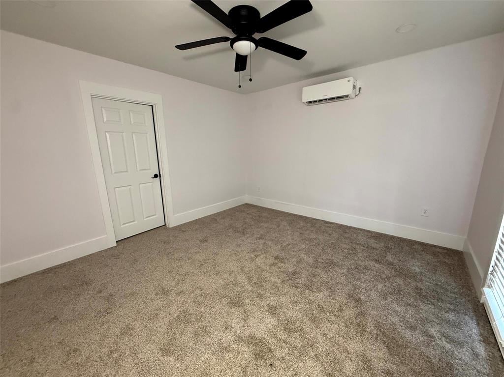 2502 W Lovers Lane Property Photo 3