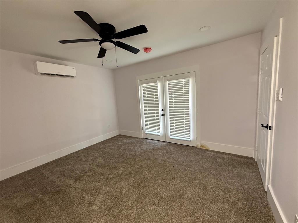 2502 W Lovers Lane Property Photo 4