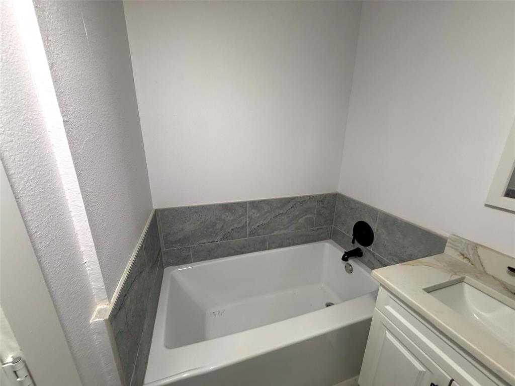 2502 W Lovers Lane Property Photo 8