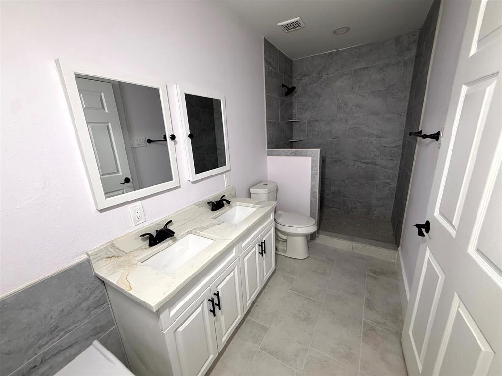 2502 W Lovers Lane Property Photo 9