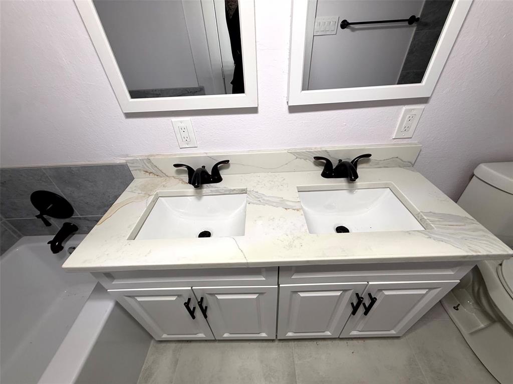 2502 W Lovers Lane Property Photo 10