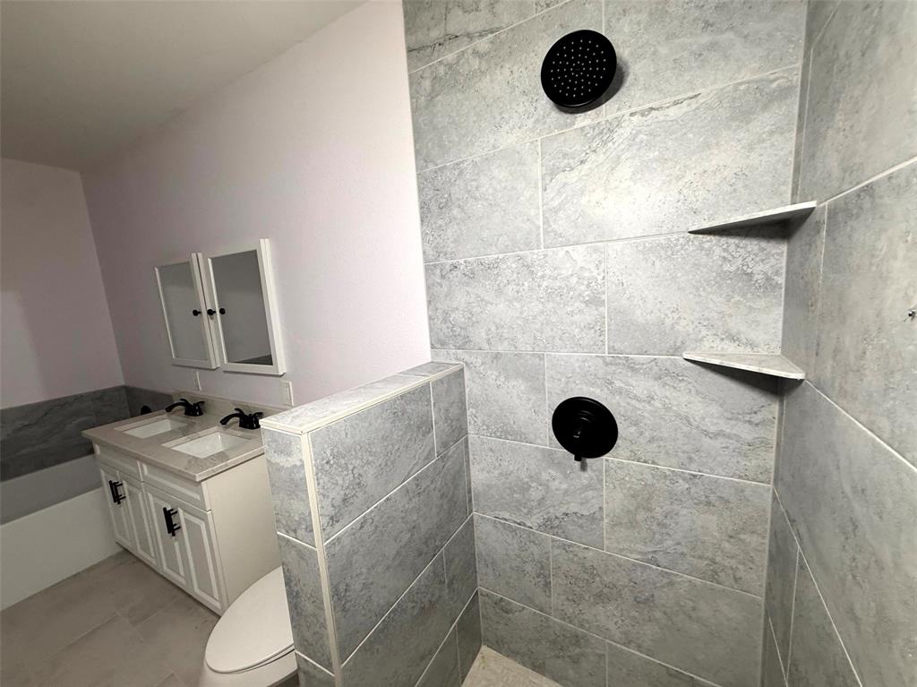 2502 W Lovers Lane Property Photo 11