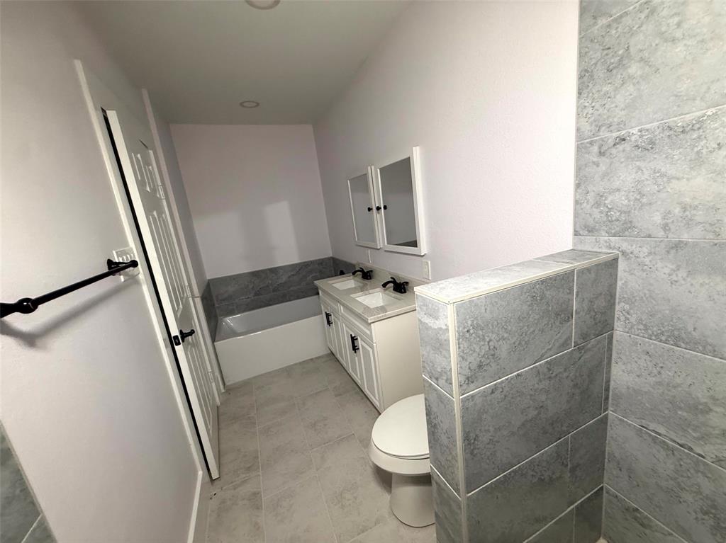 2502 W Lovers Lane Property Photo 12