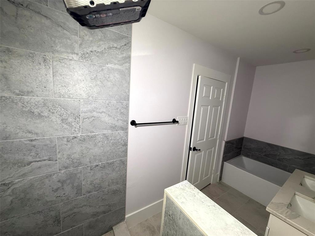 2502 W Lovers Lane Property Photo 13