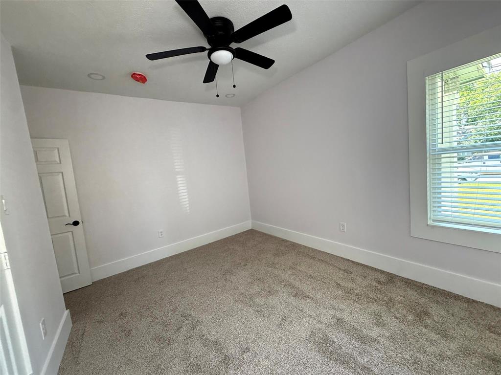2502 W Lovers Lane Property Photo 17