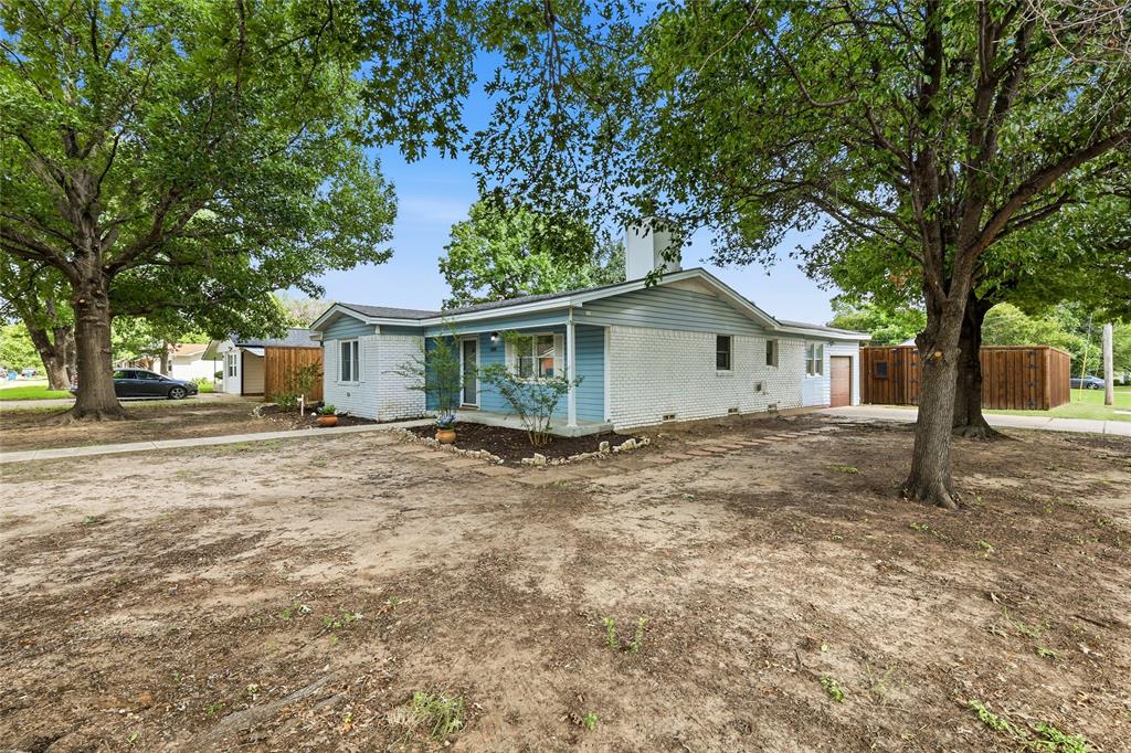 588 Pine Street Property Photo 2