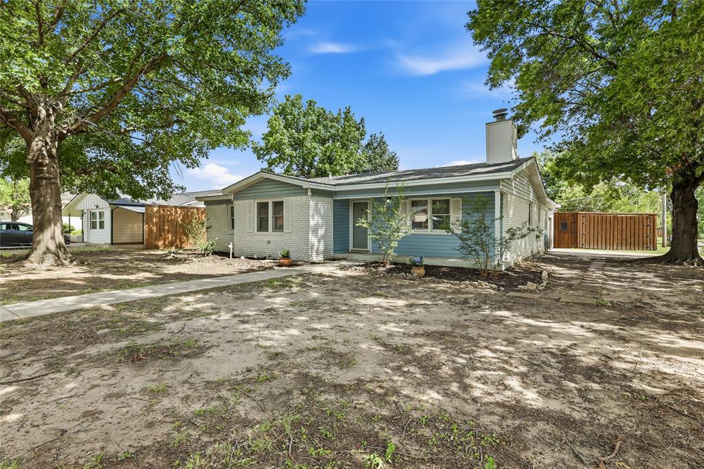 588 Pine Street Property Photo 3