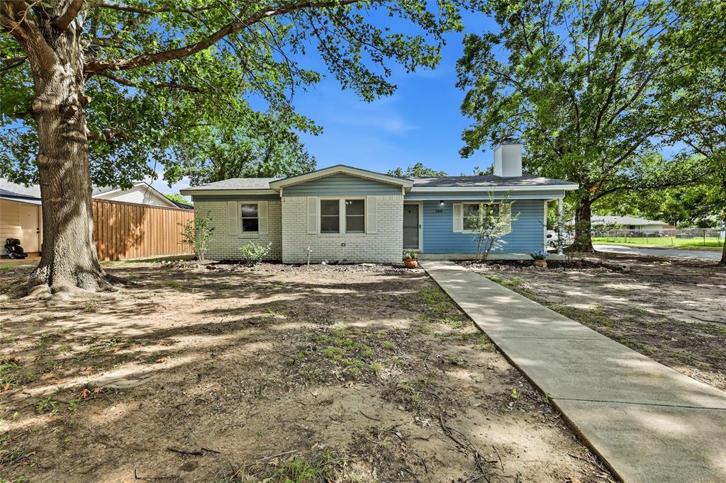 588 Pine Street Property Photo 5
