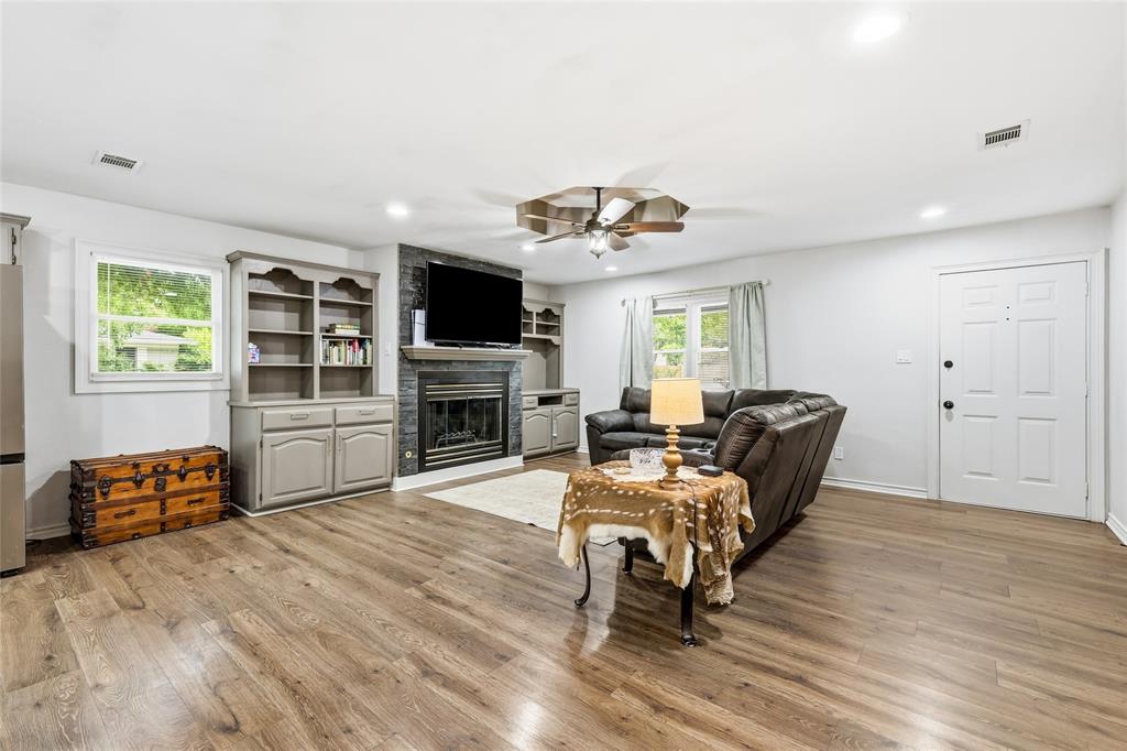 588 Pine Street Property Photo 10