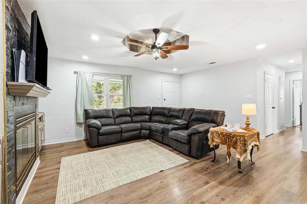 588 Pine Street Property Photo 11