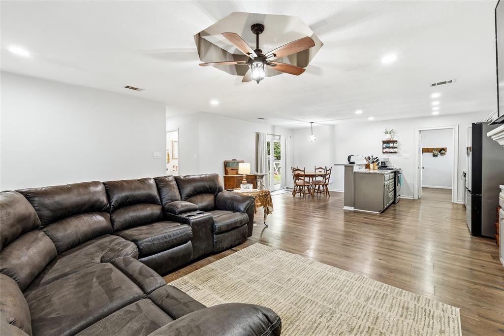 588 Pine Street Property Photo 12