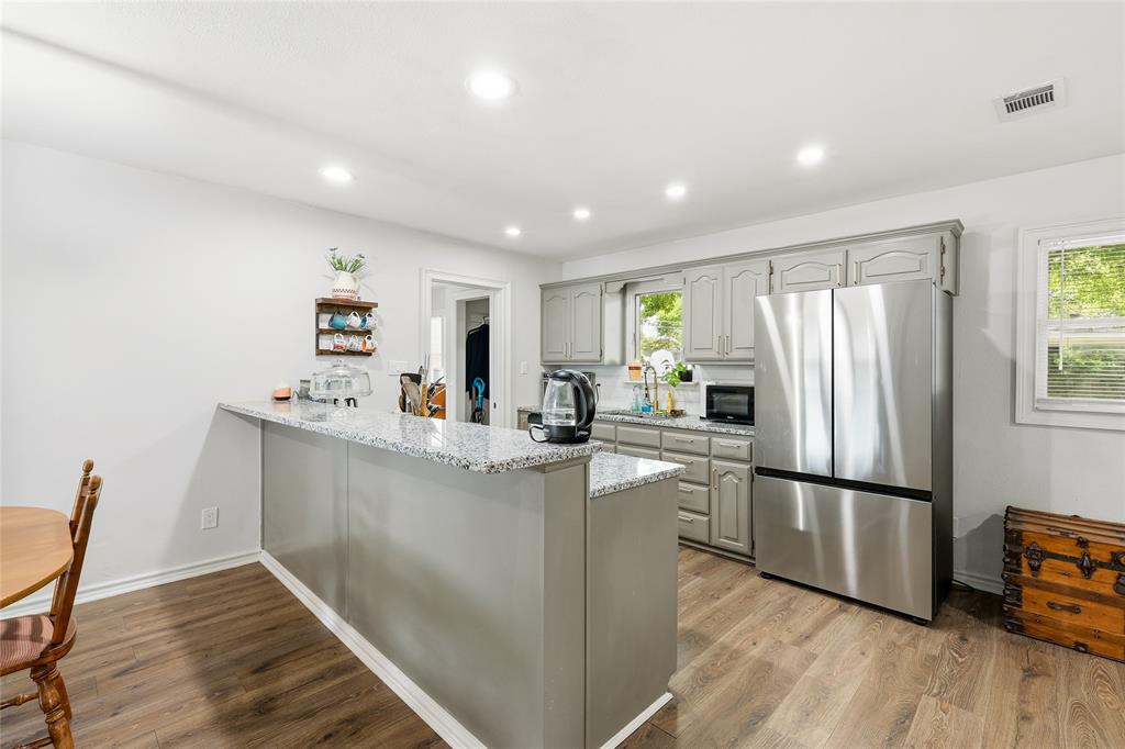 588 Pine Street Property Photo 15