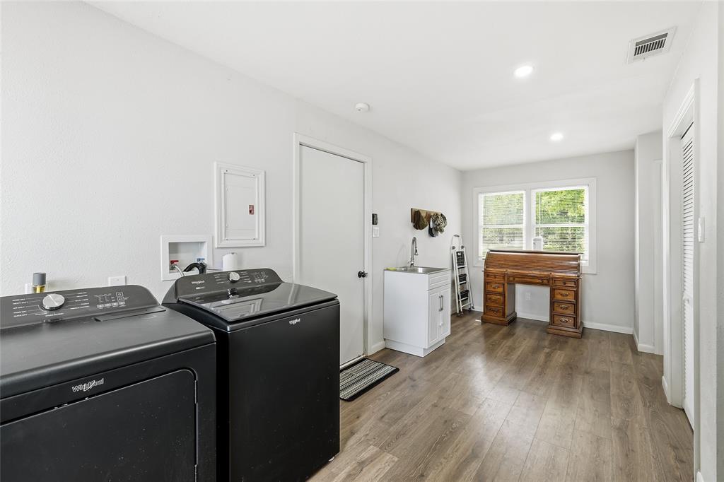588 Pine Street Property Photo 24