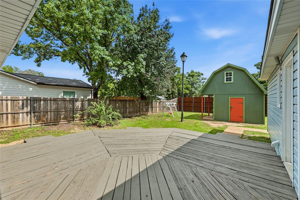 588 Pine Street Property Photo 35