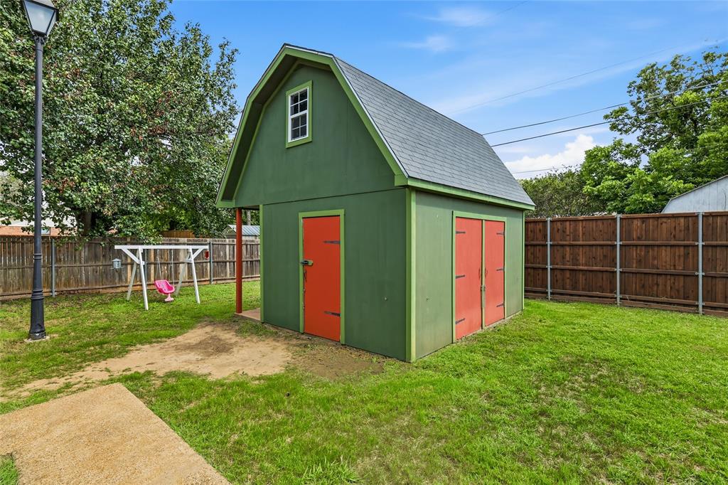588 Pine Street Property Photo 36