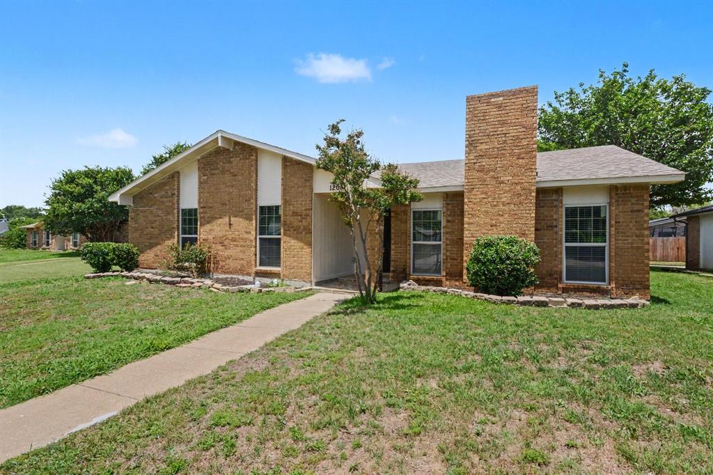 1205 Crestwood Court Property Photo 2