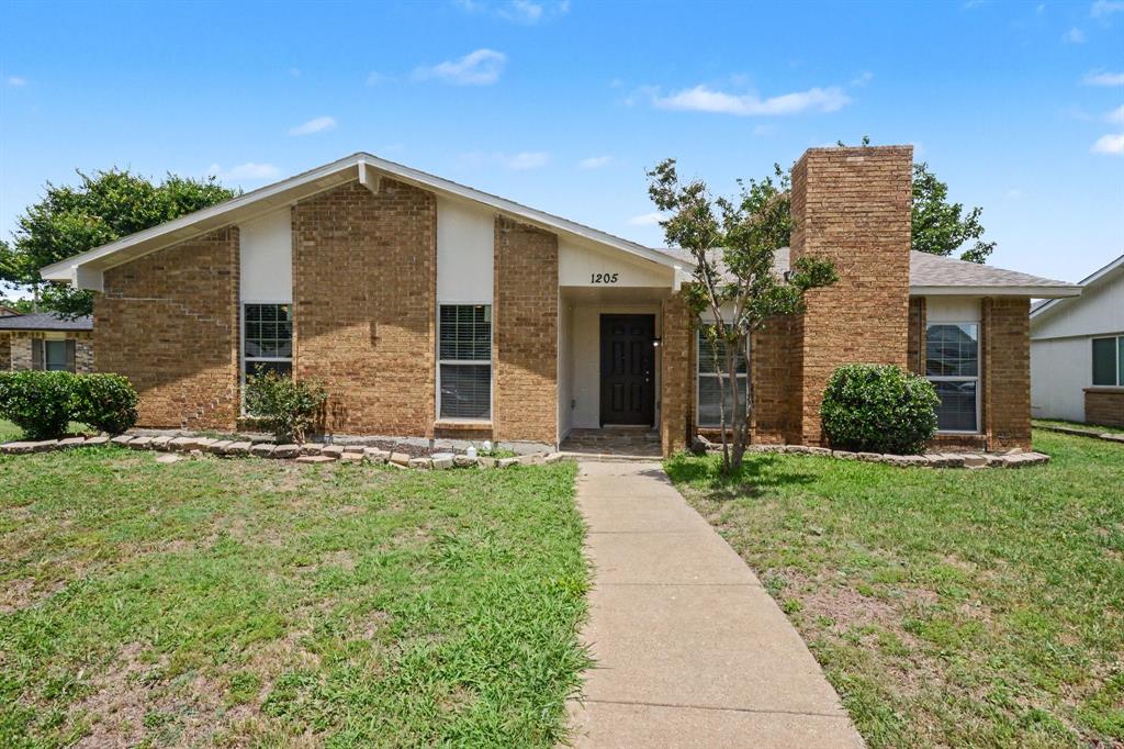 1205 Crestwood Court Property Photo 3