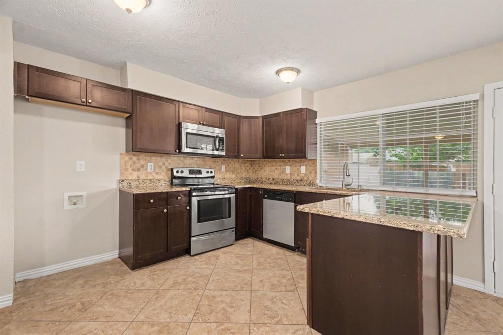 1205 Crestwood Court Property Photo 4