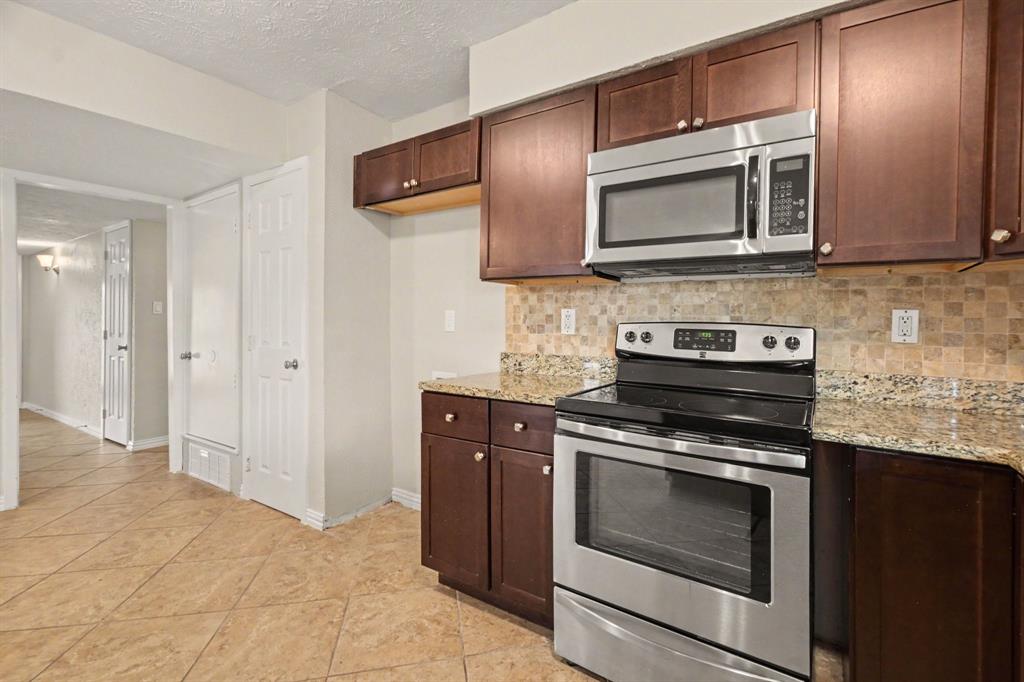 1205 Crestwood Court Property Photo 6