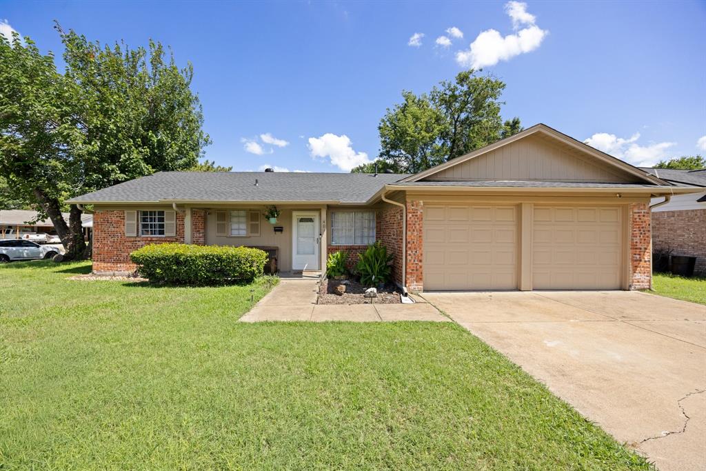401 Langley Avenue Property Photo 1