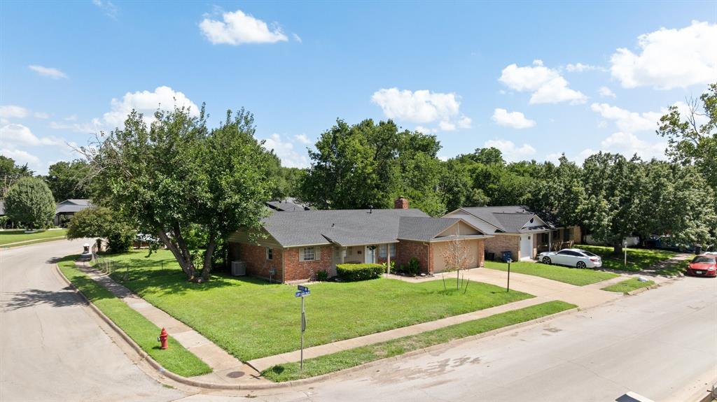 401 Langley Avenue Property Photo 2