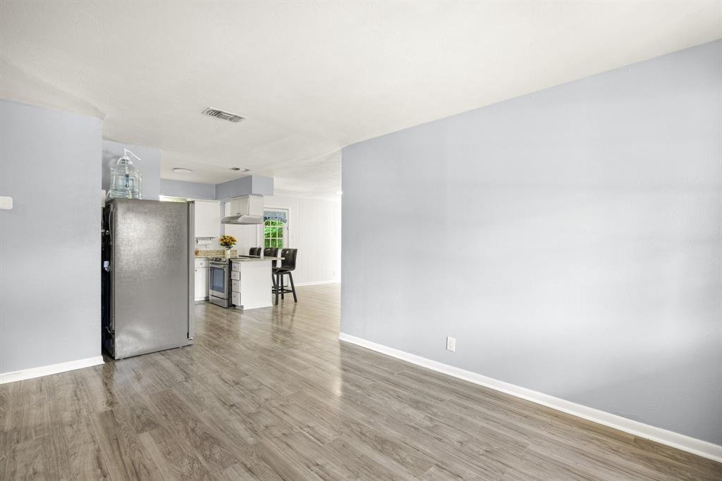 401 Langley Avenue Property Photo 5