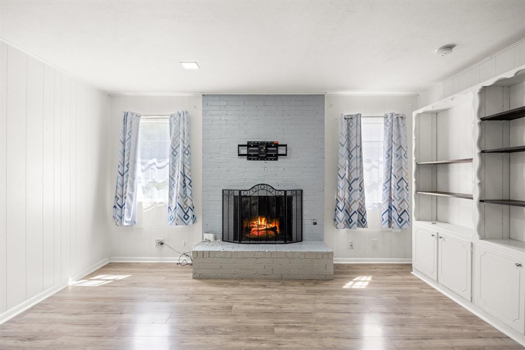 401 Langley Avenue Property Photo 8