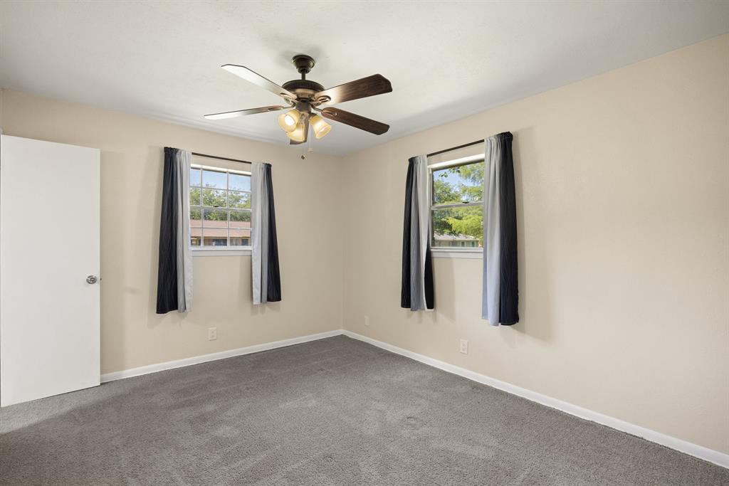 401 Langley Avenue Property Photo 11