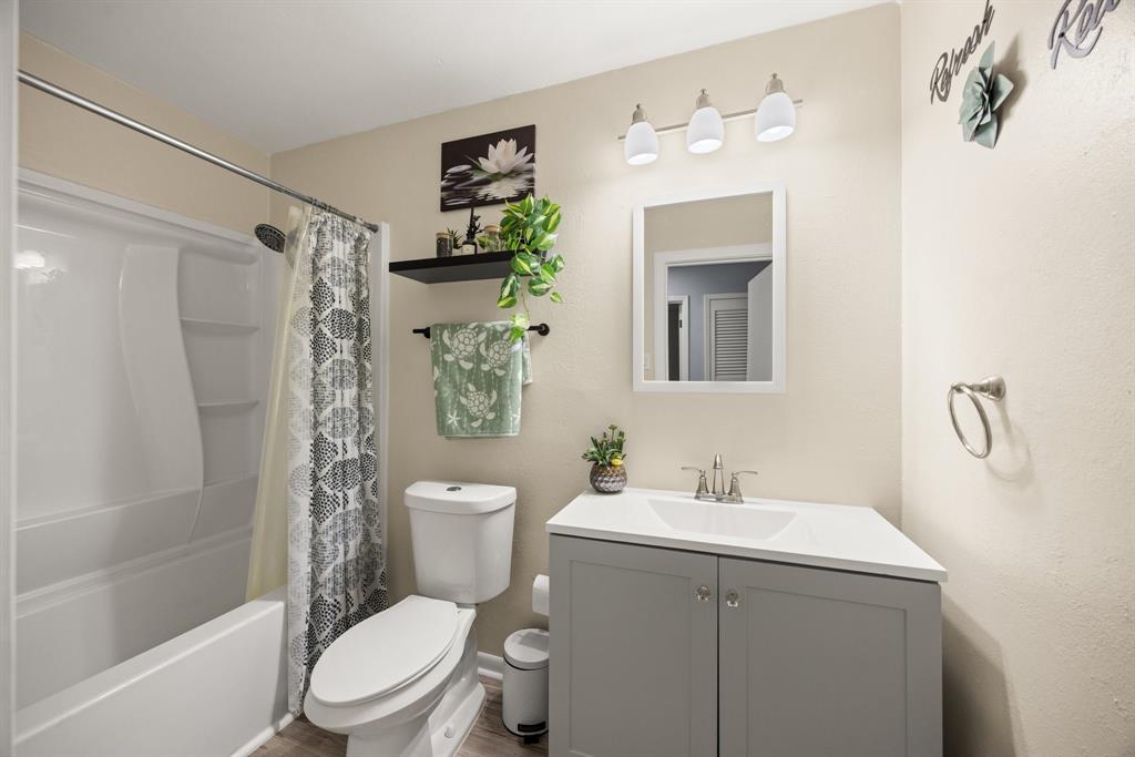 401 Langley Avenue Property Photo 12