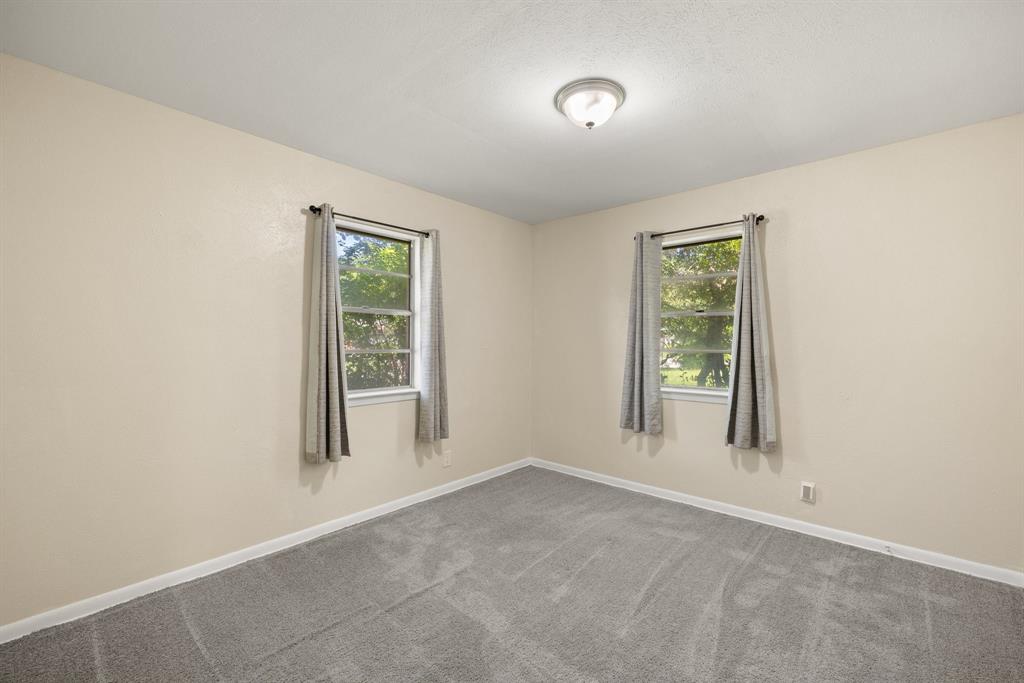 401 Langley Avenue Property Photo 13