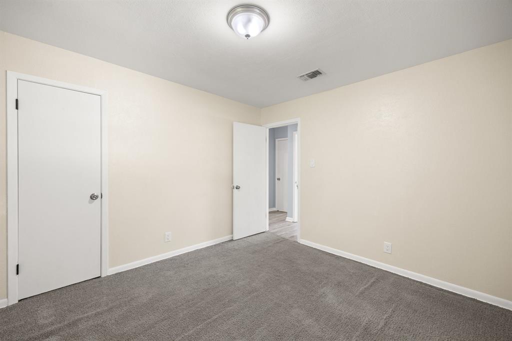 401 Langley Avenue Property Photo 14