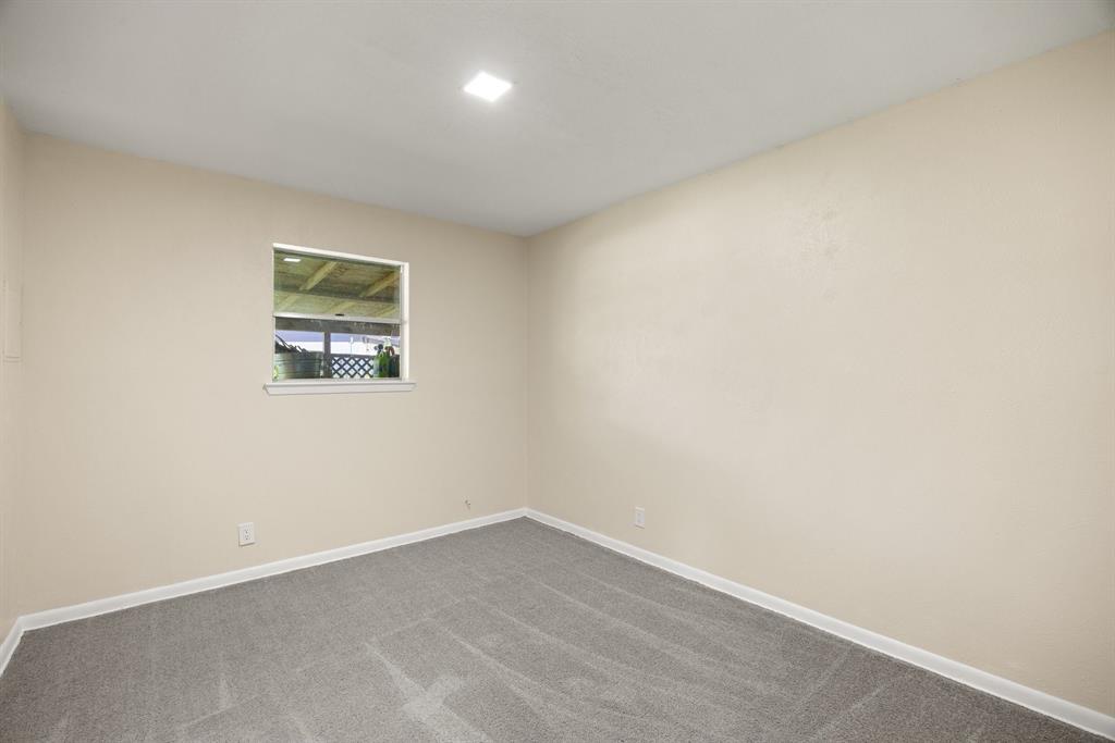 401 Langley Avenue Property Photo 15