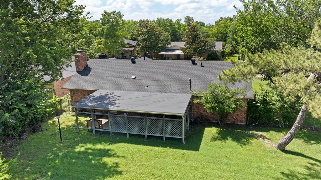 401 Langley Avenue Property Photo 17