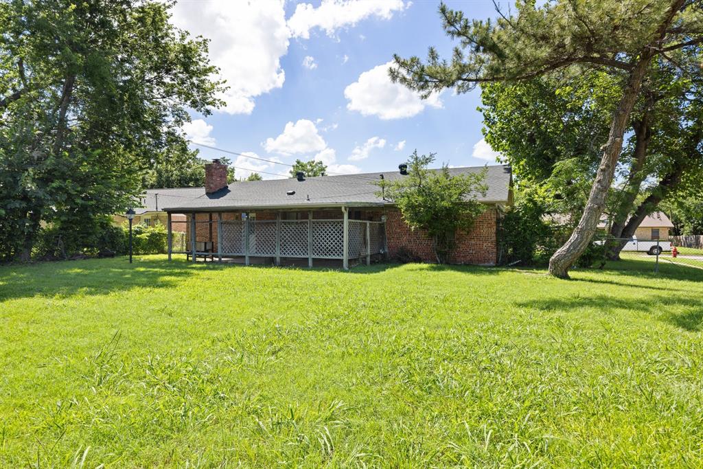 401 Langley Avenue Property Photo 19
