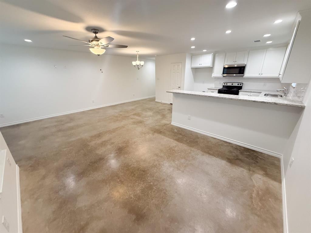 200 N Dallas Street 114 Property Photo 3