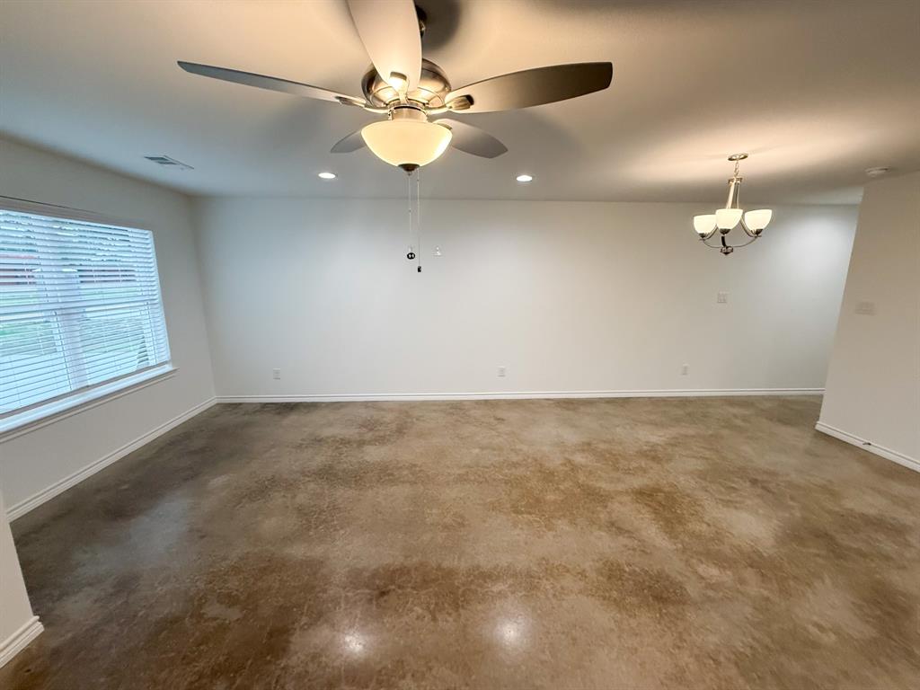 200 N Dallas Street 114 Property Photo 4