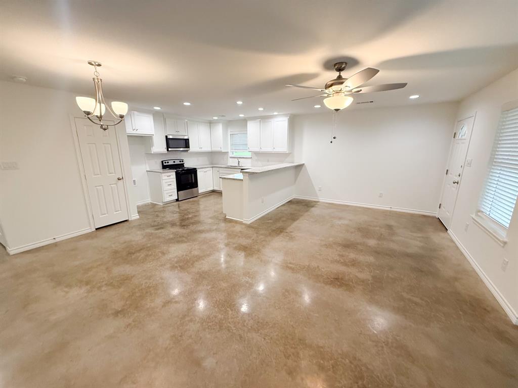 200 N Dallas Street 114 Property Photo 5
