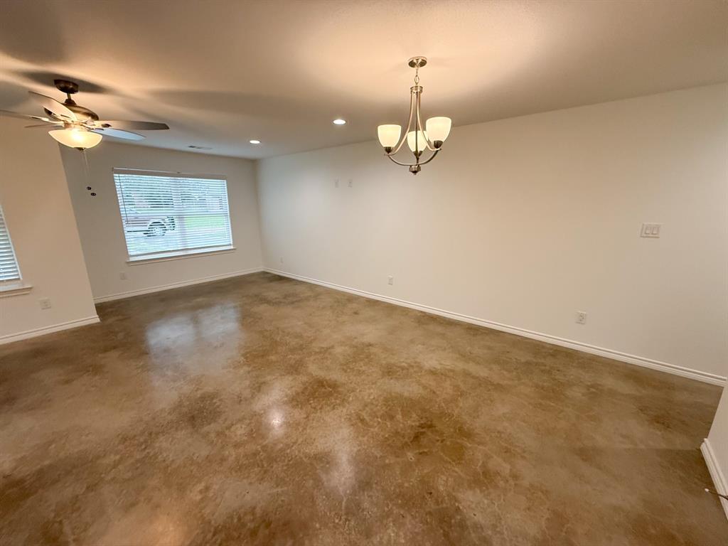 200 N Dallas Street 114 Property Photo 7