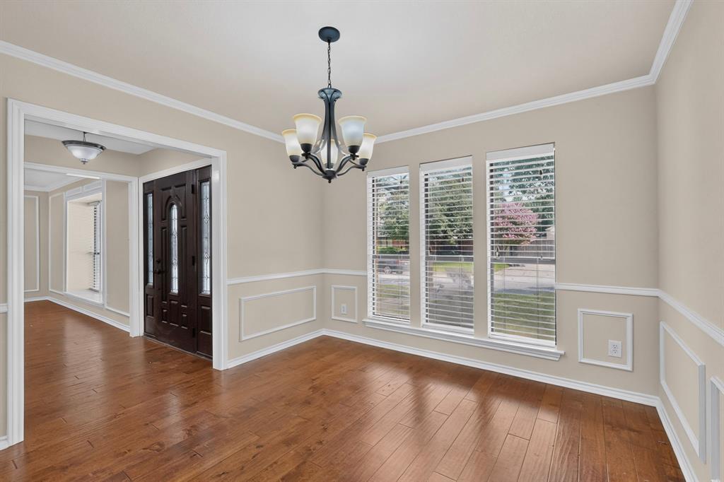 1900 Thames Drive Property Photo 5