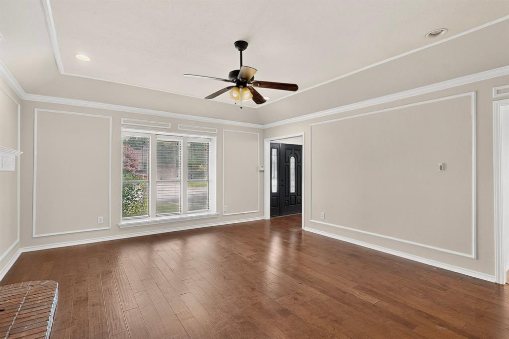 1900 Thames Drive Property Photo 6