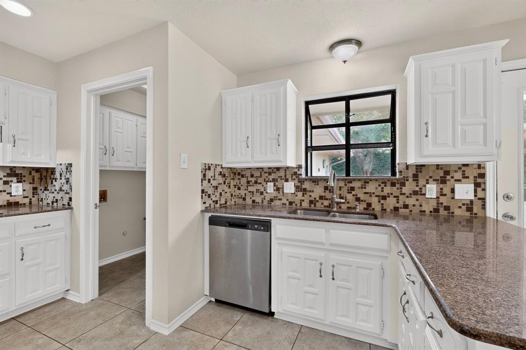 1900 Thames Drive Property Photo 10