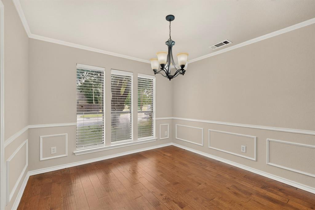 1900 Thames Drive Property Photo 11