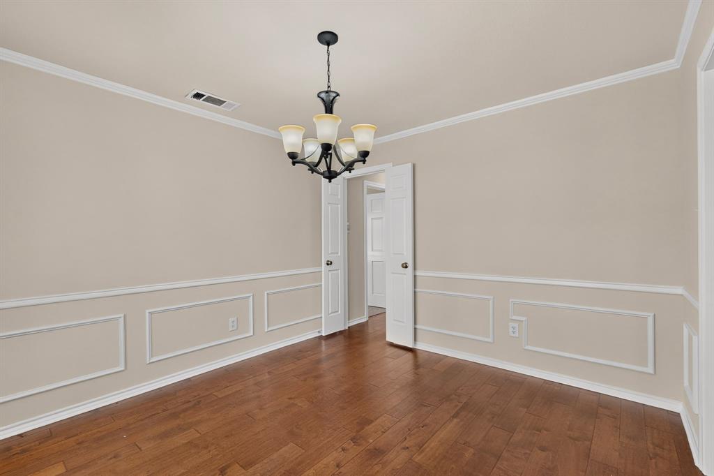 1900 Thames Drive Property Photo 12