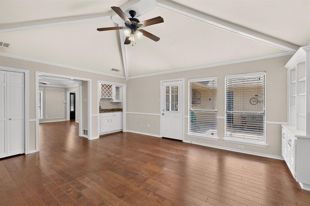 1900 Thames Drive Property Photo 14