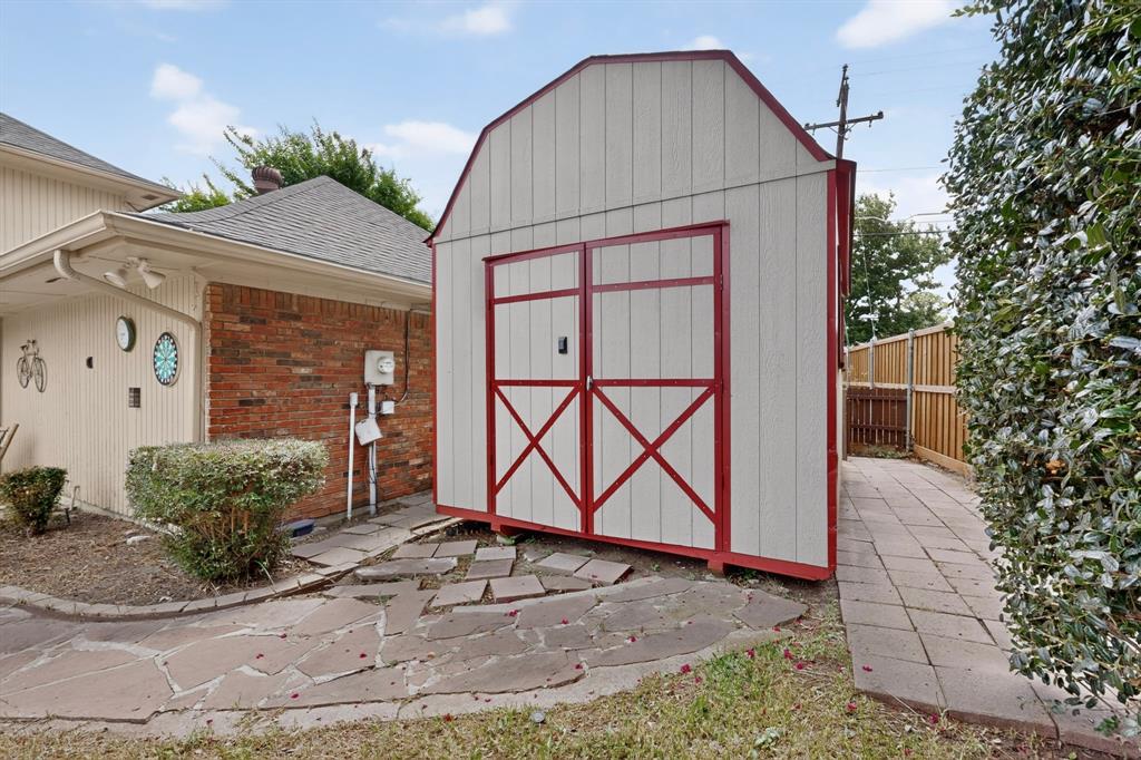 1900 Thames Drive Property Photo 39