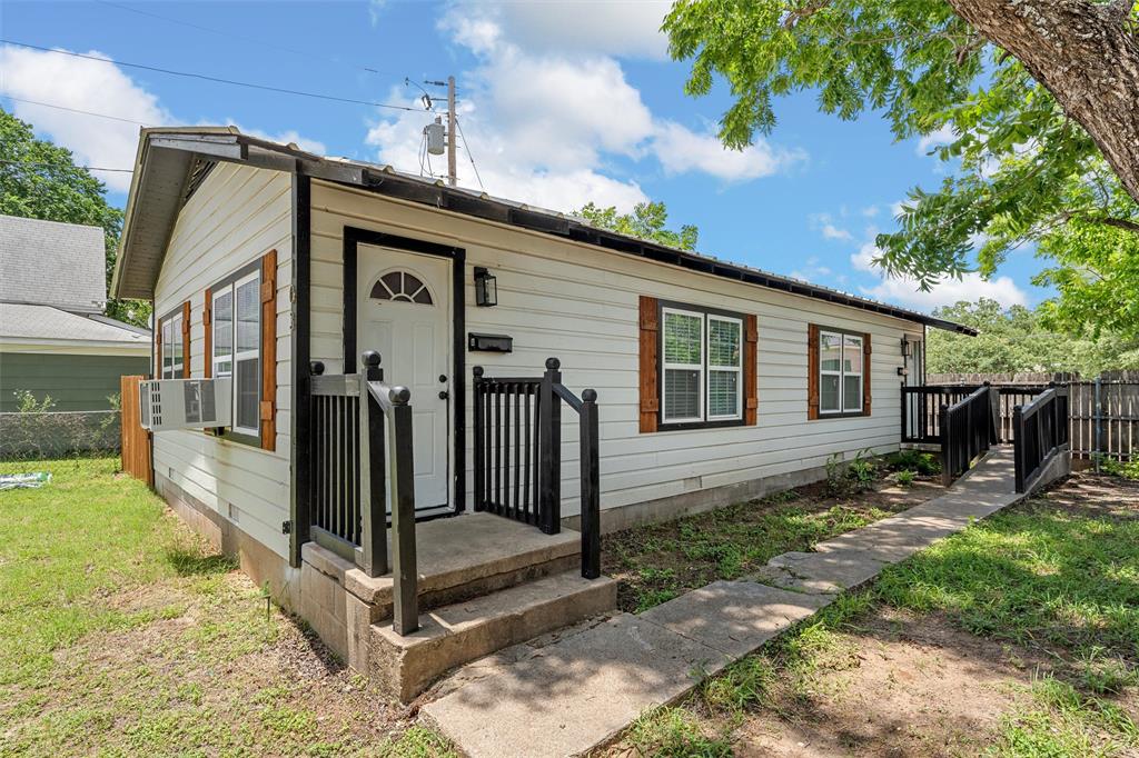 1103 E Leon Street Property Photo 1