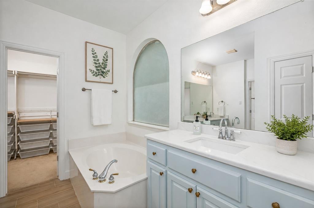 7312 Midcrest Court Property Photo 8