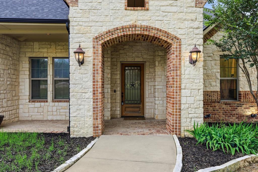 1040 Lighthouse Court Property Photo 3