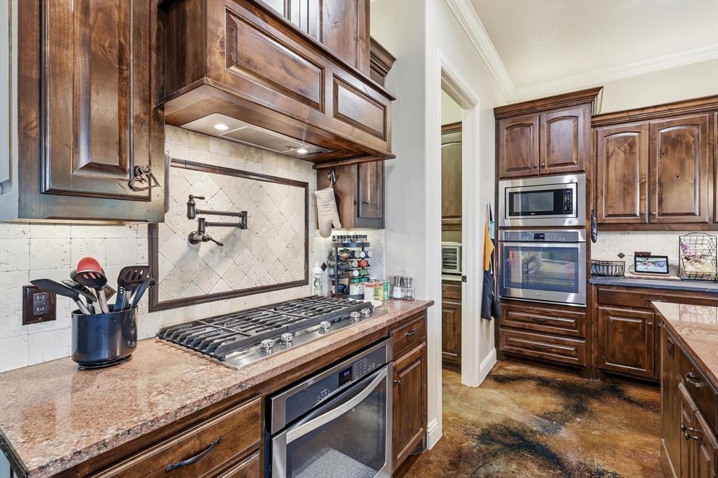 1040 Lighthouse Court Property Photo 9